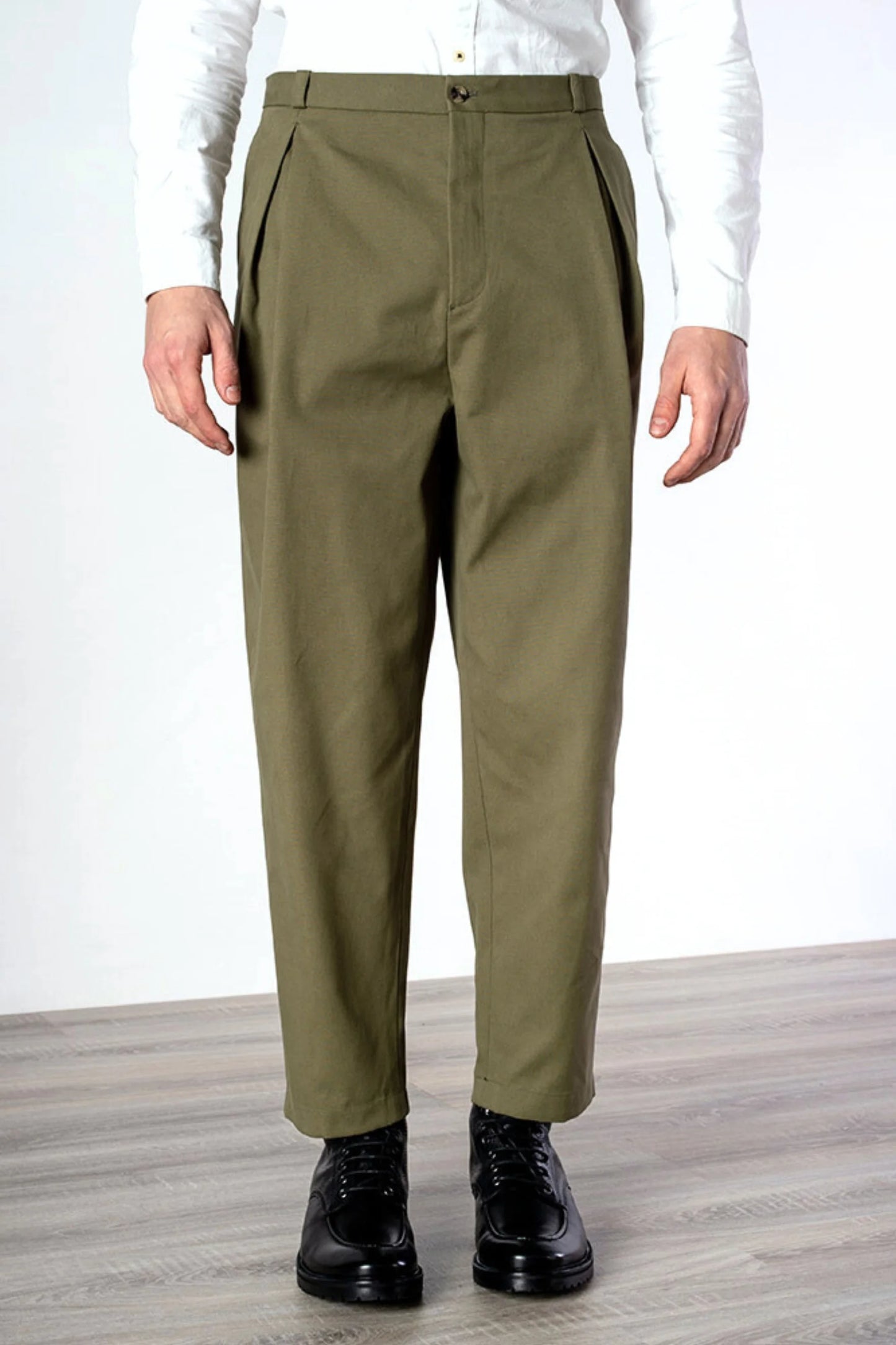 Four seasons green cotton trousers