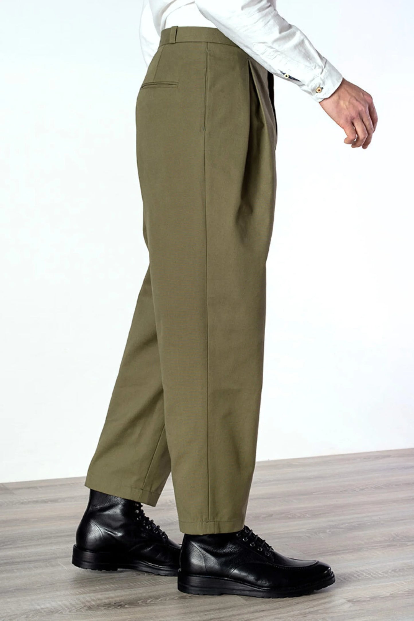 Four seasons green cotton trousers