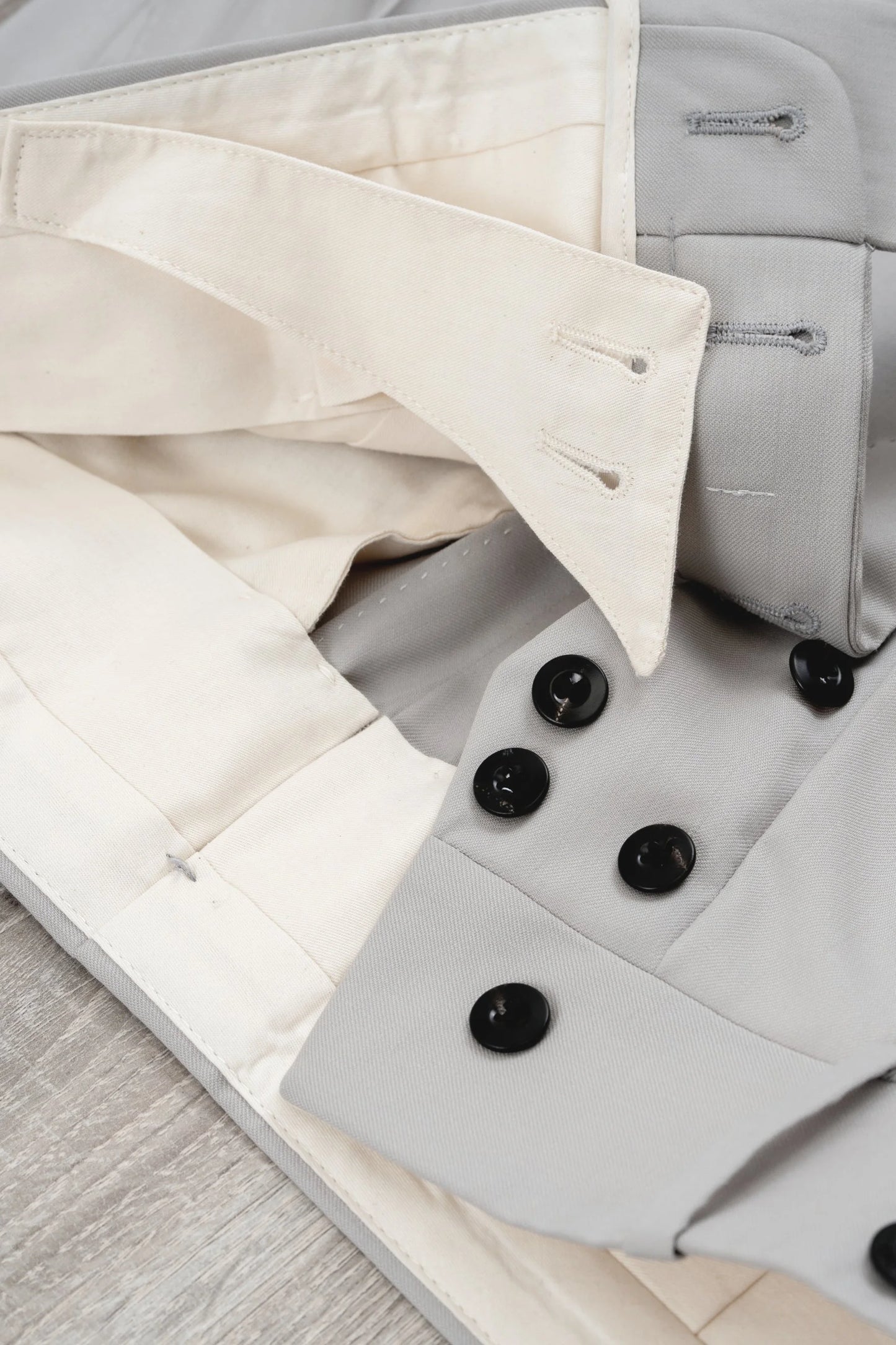 Pantalon en laine 130's gris clair quatre saisons