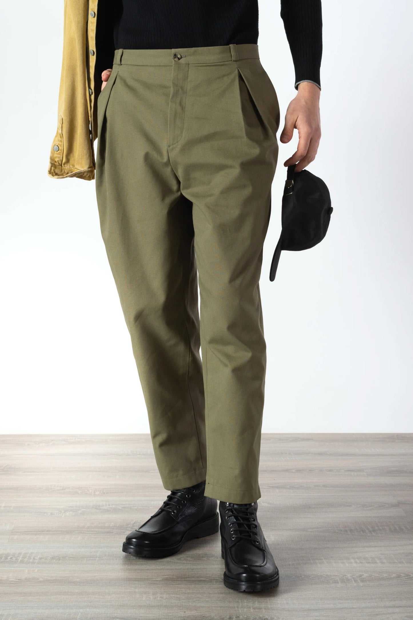 Four seasons green cotton trousers