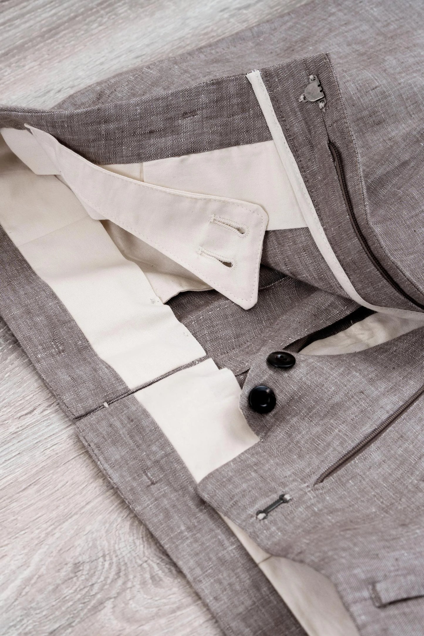 Pantaloni in lino marrone primavera estate