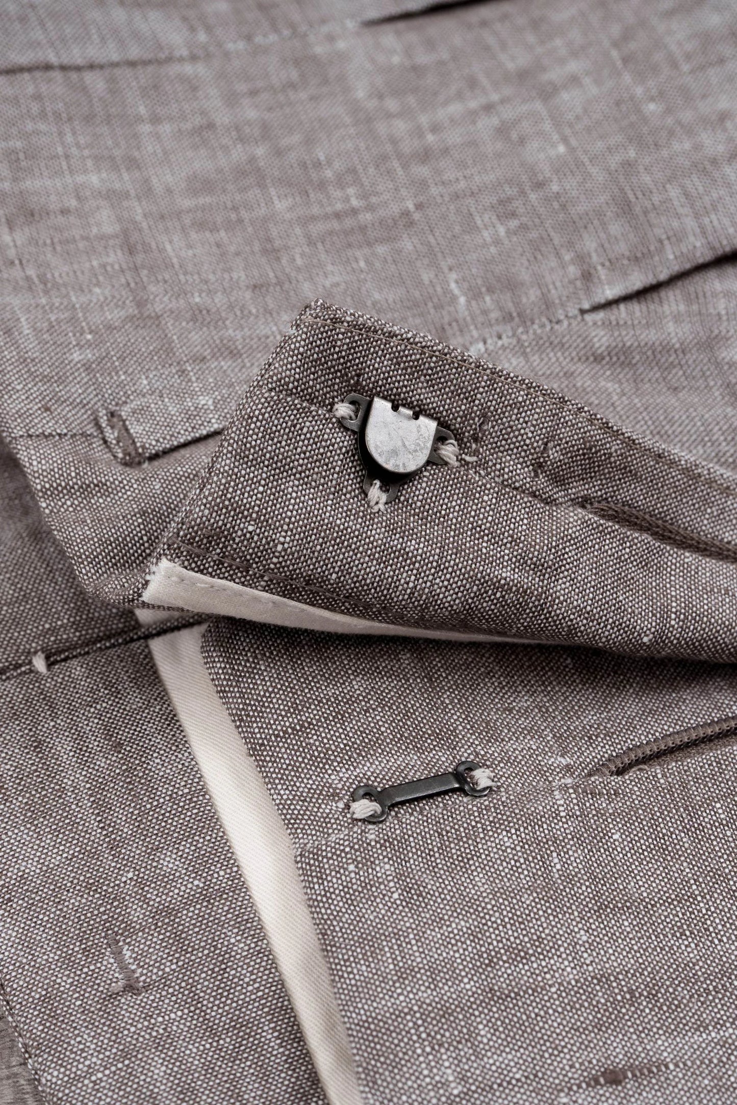 Pantaloni in lino marrone primavera estate