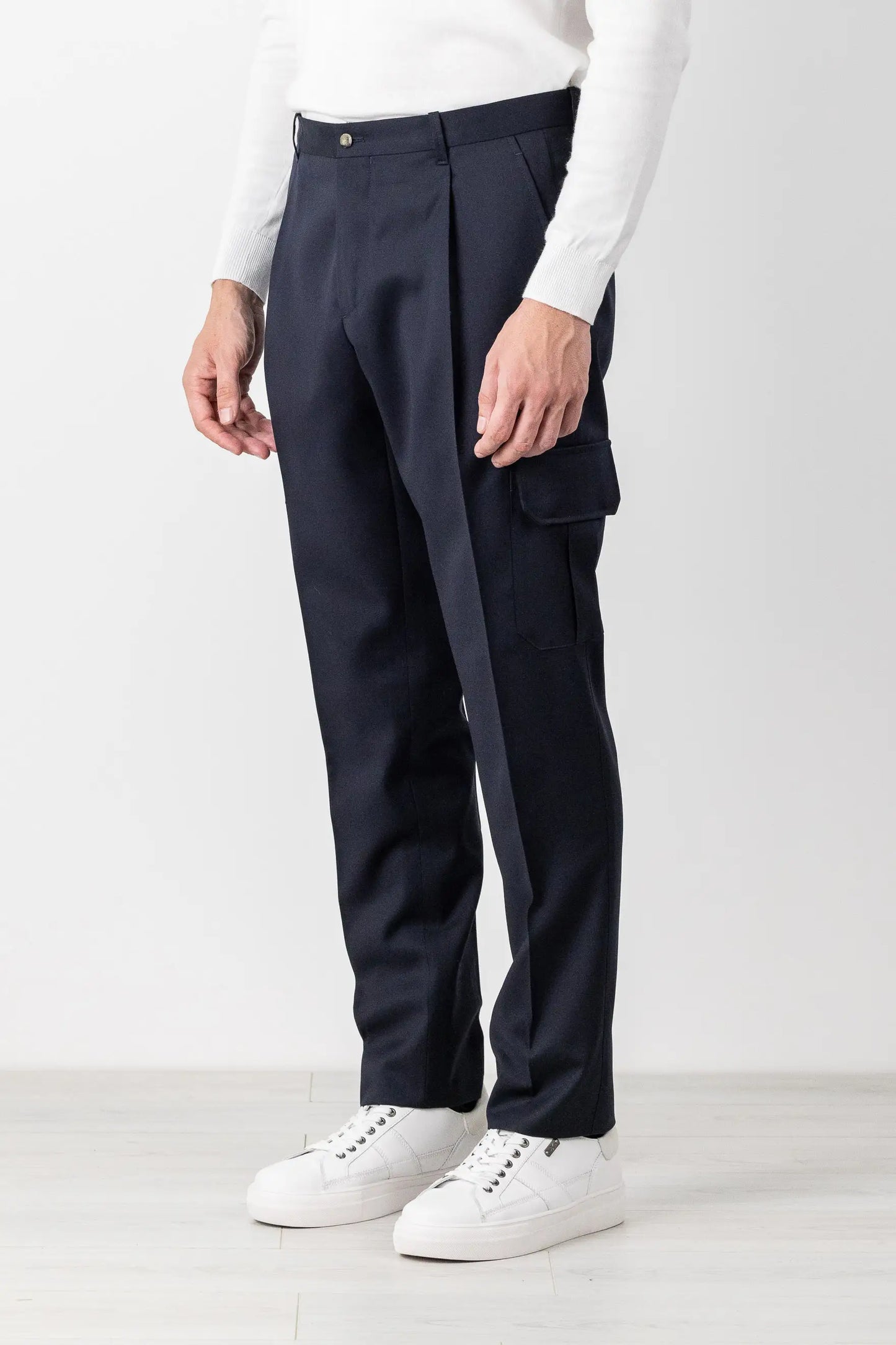 Pantaloni in lana blu quattro stagioni