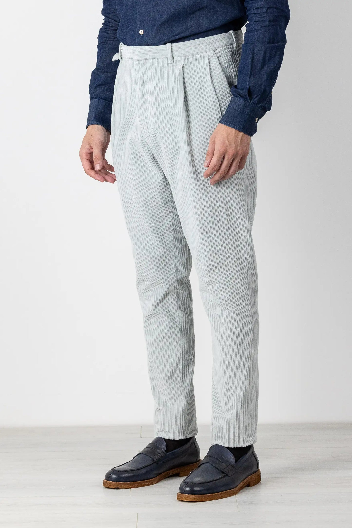 Pantalon chino en velours gris automne hiver